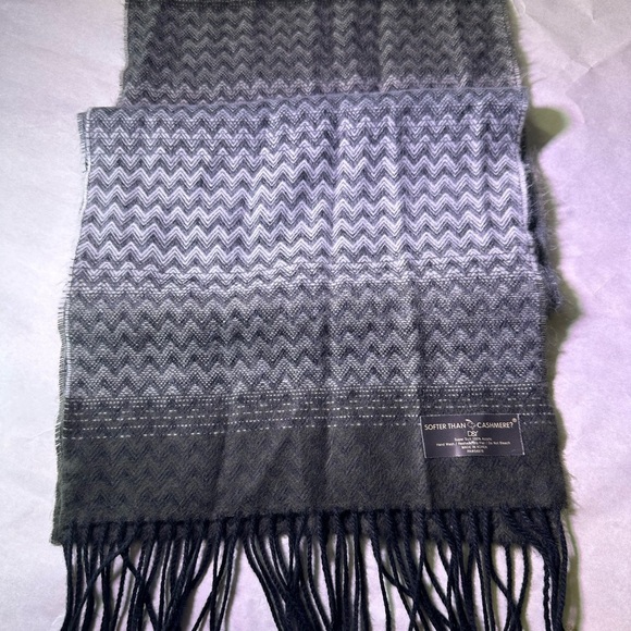 Elegant Black and Gray Chevron Scarf - Picture 9 of 12